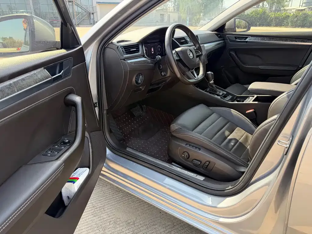 Skoda Superb — фото 2