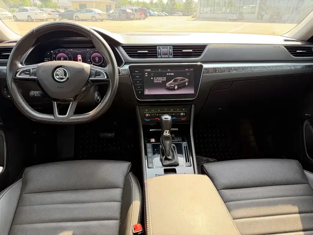 Skoda Superb — фото 8