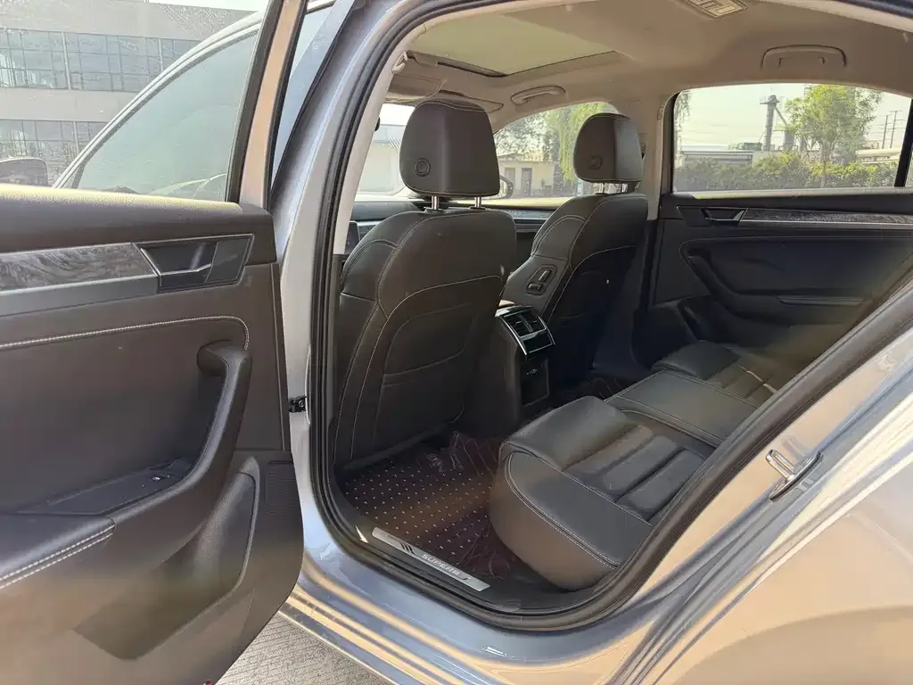 Skoda Superb — фото 4