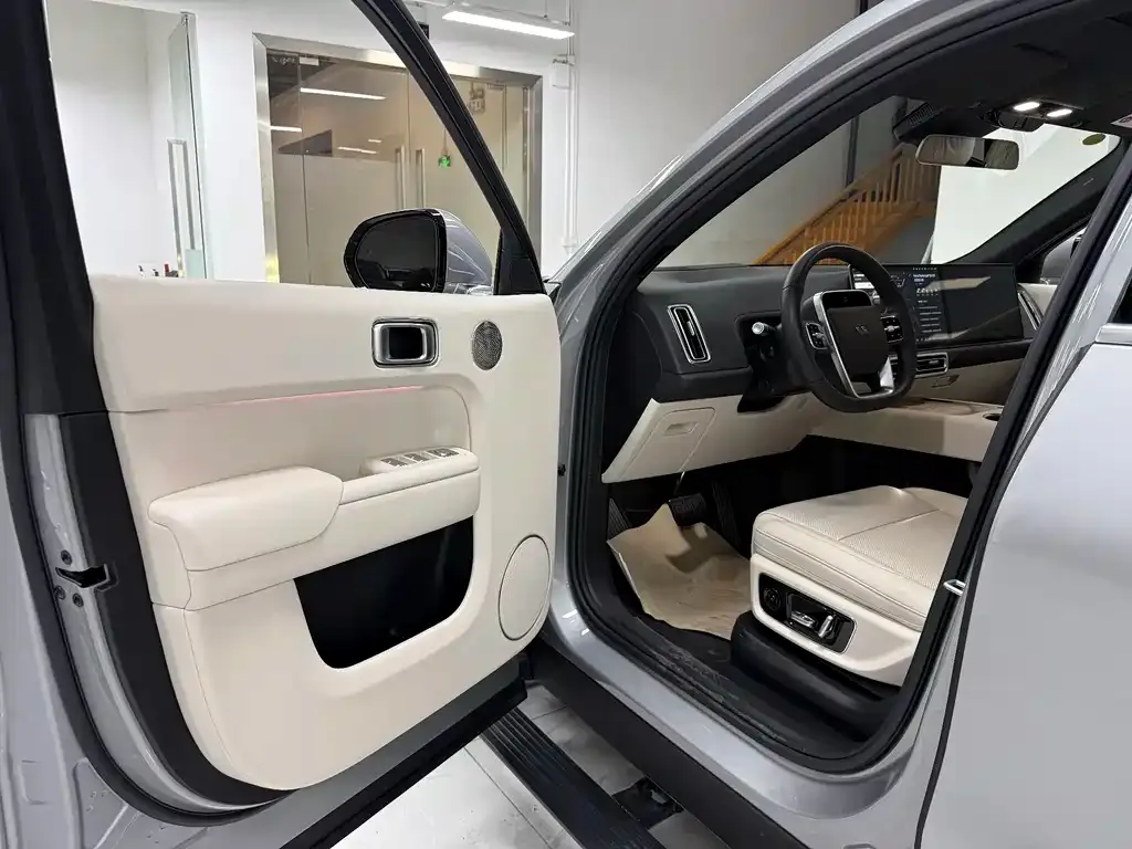 Li Auto L9 — фото 9