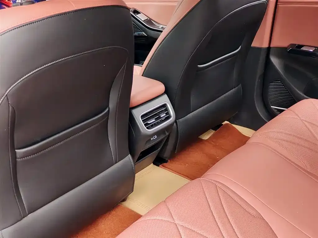 Geely Galaxy L6 — фото 10