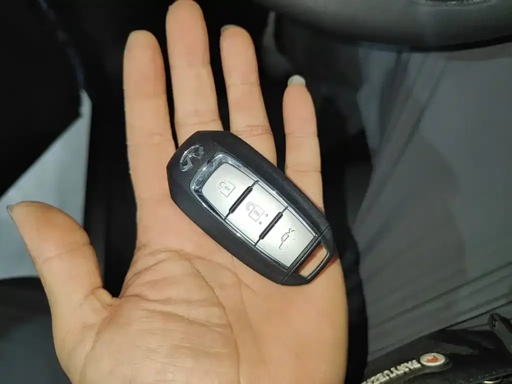 Infiniti Q50L 2023 из CN, фото 2