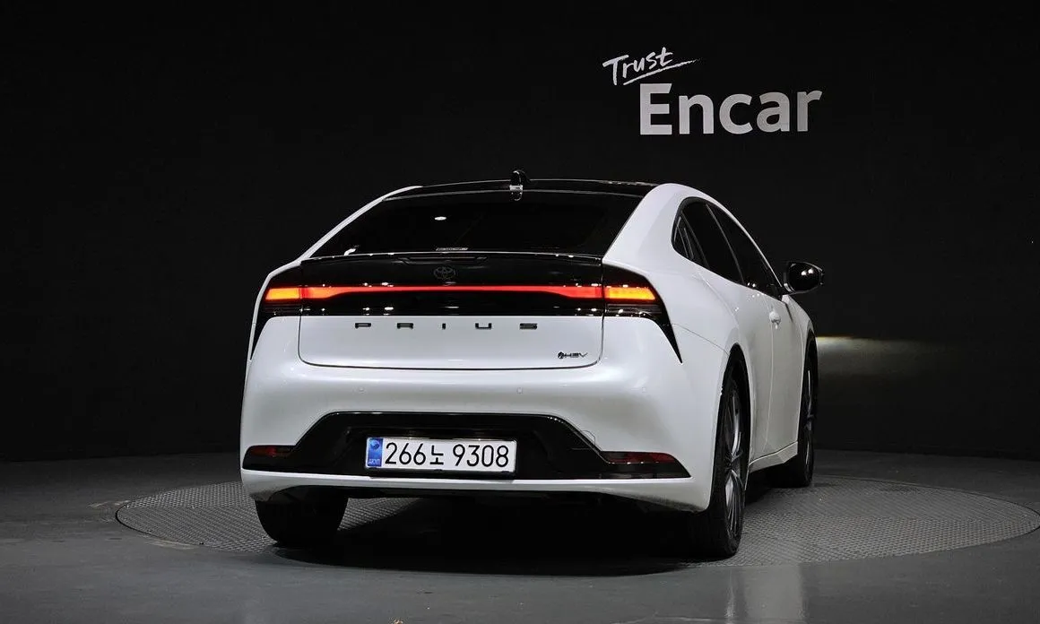 Toyota Prius 2025 из KR, фото 2