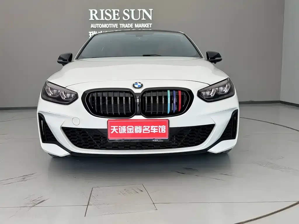 BMW 1 Series 2023 из CN, фото 2