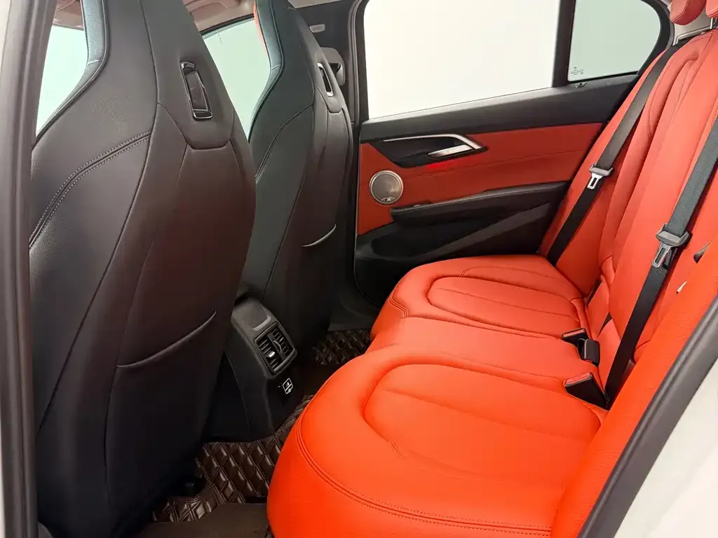 BMW 1 Series 2023 из CN, фото 3