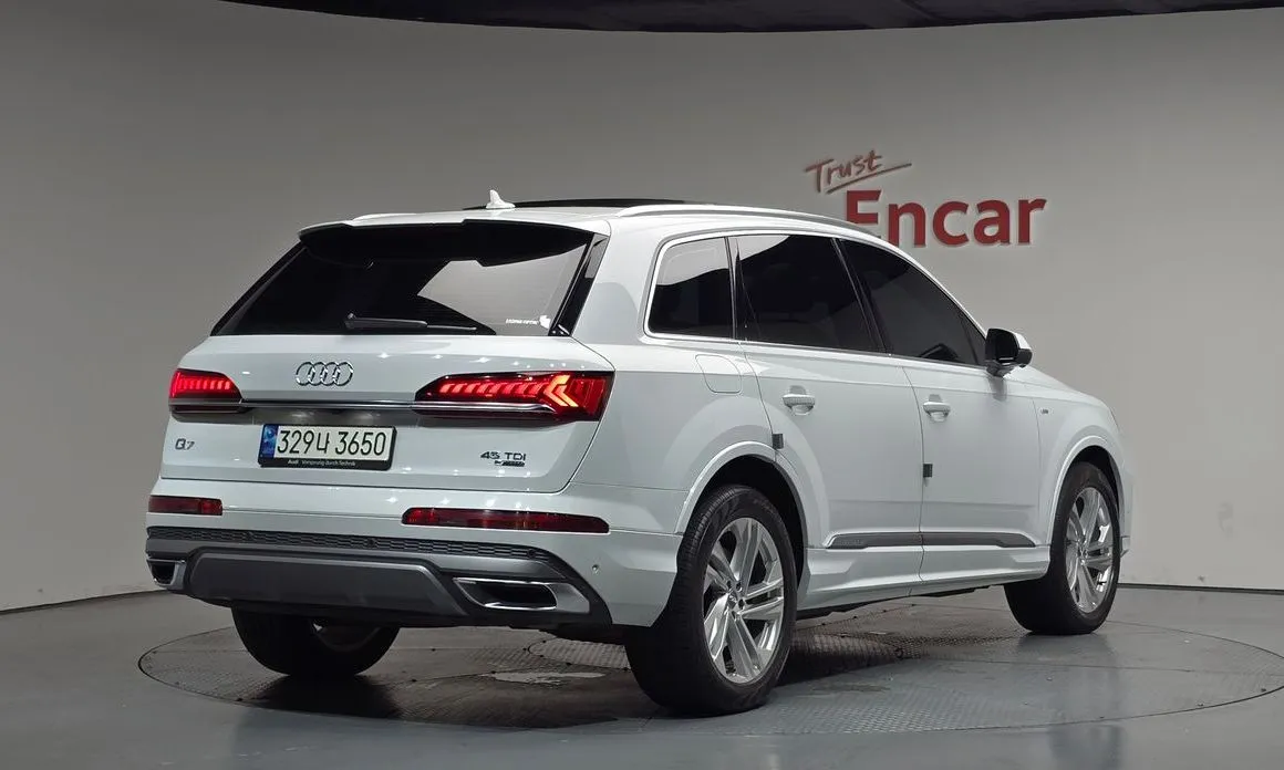 Audi Q7 2021 из KR, фото 2