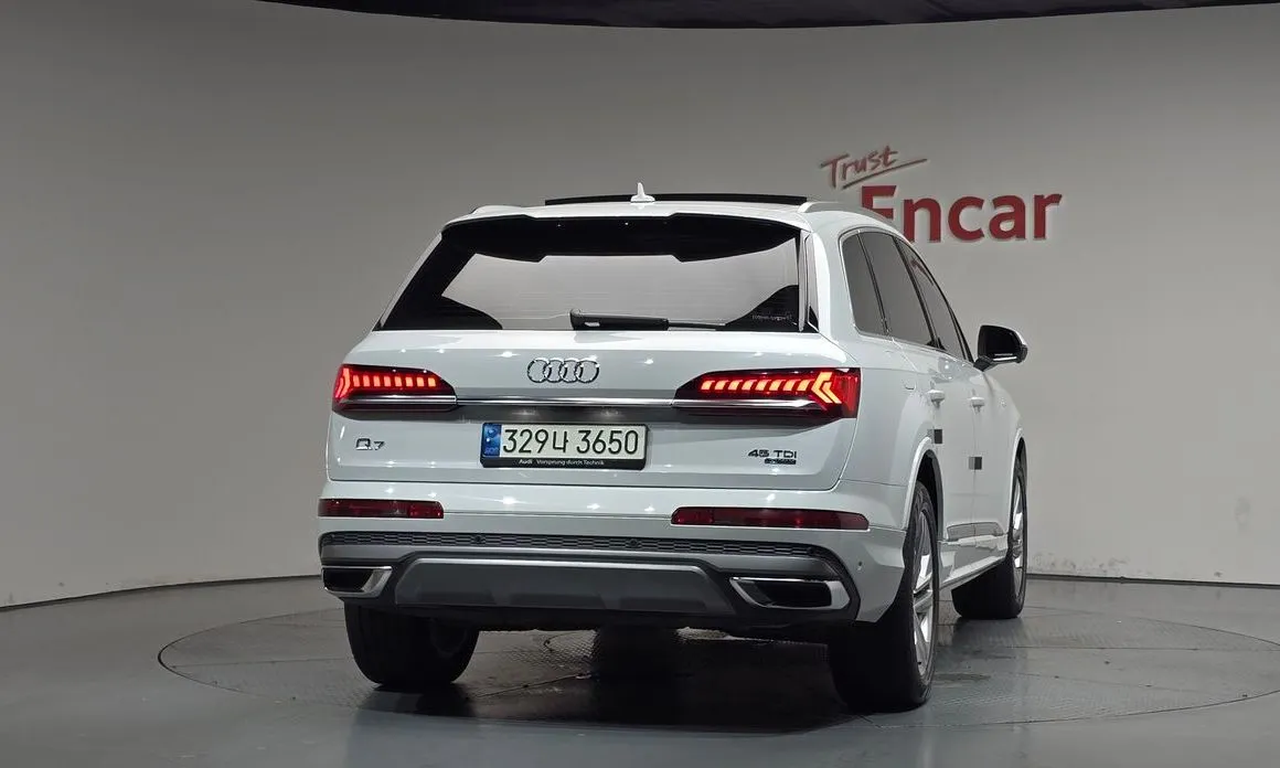 Audi Q7 2021 из KR, фото 4