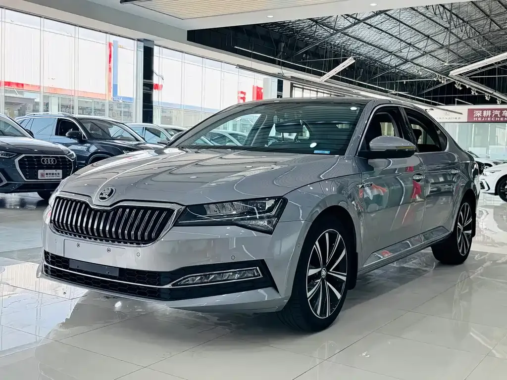 Skoda Superb — фото 1
