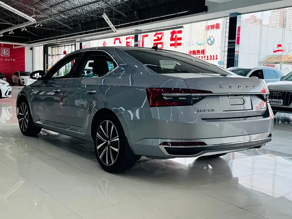 Skoda Superb — фото 8