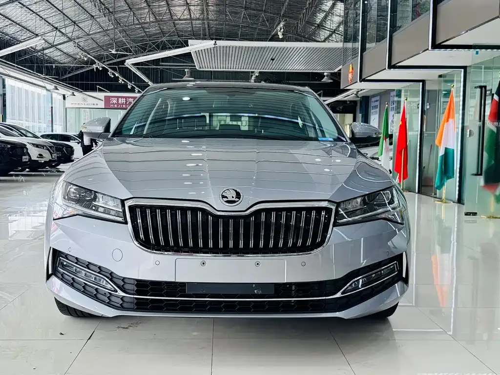 Skoda Superb — фото 9