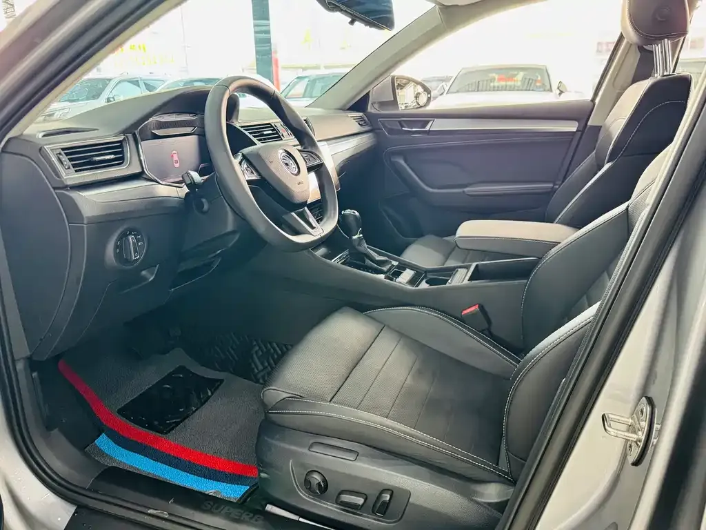 Skoda Superb — фото 6