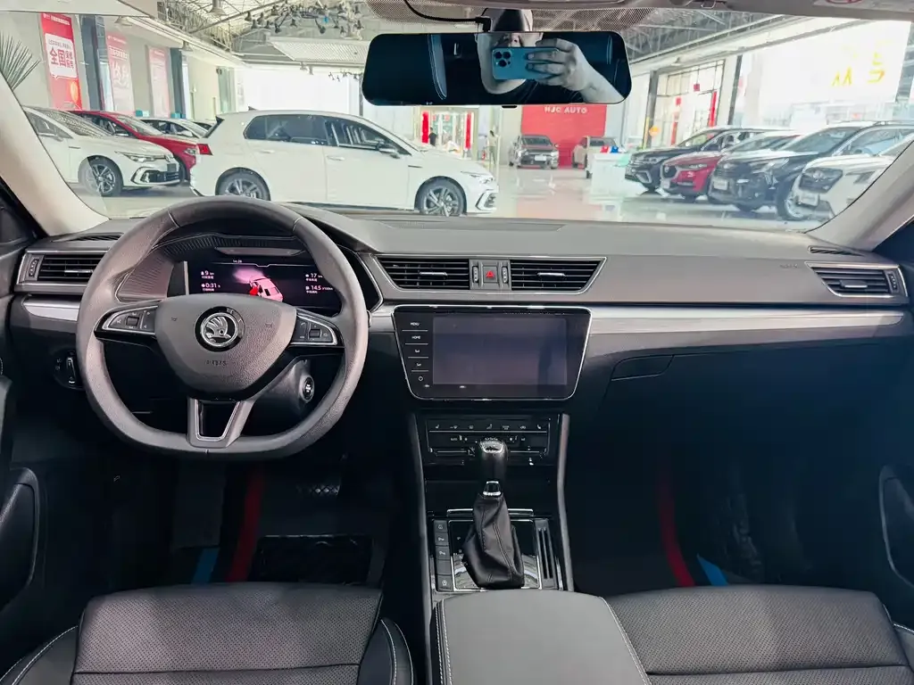 Skoda Superb — фото 3