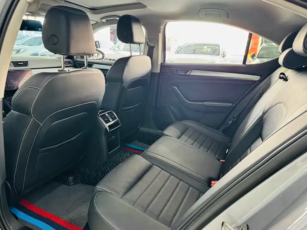 Skoda Superb — фото 2
