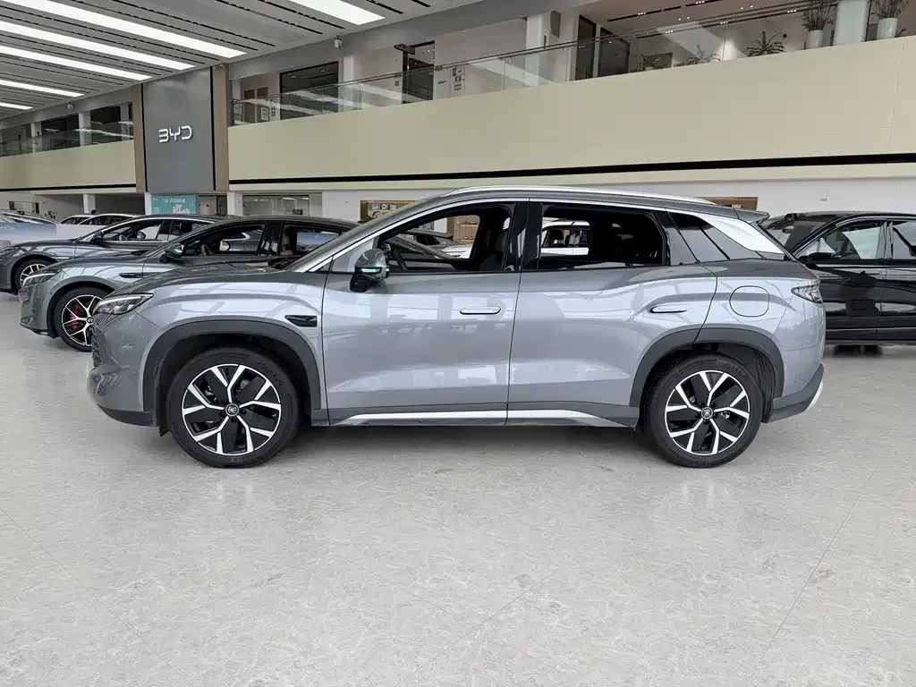 BYD L DM-i — фото 3