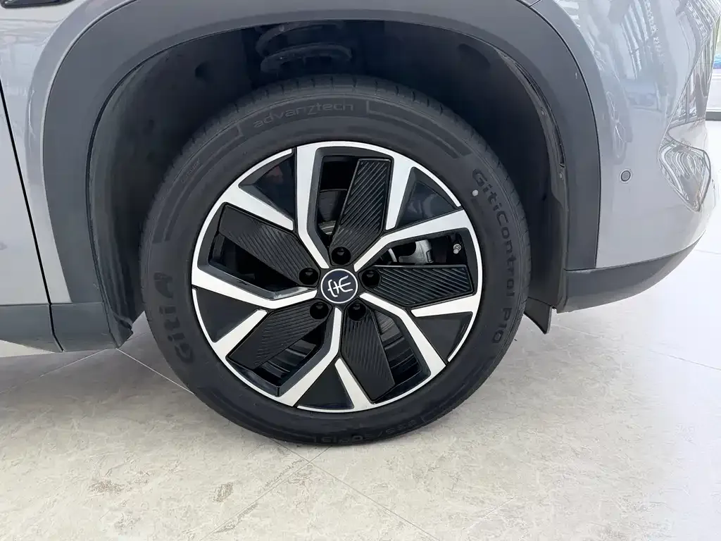 BYD L DM-i — фото 7