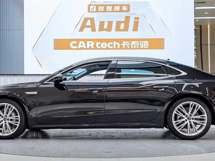 Audi A7L — фото 5