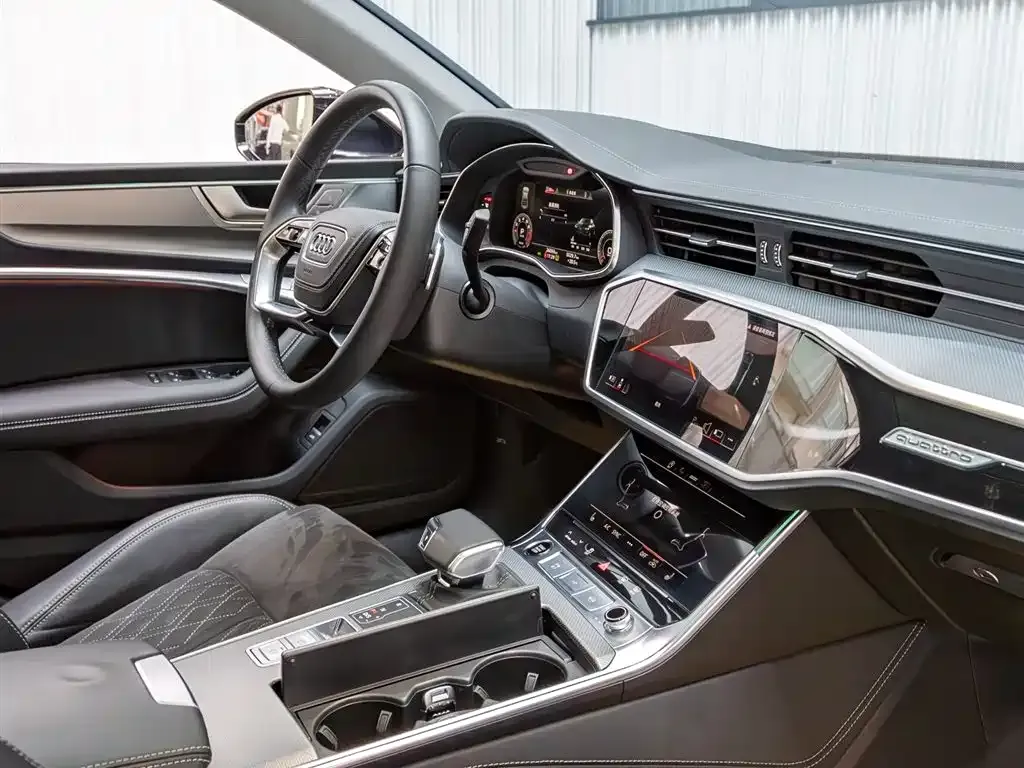 Audi A7L — фото 10