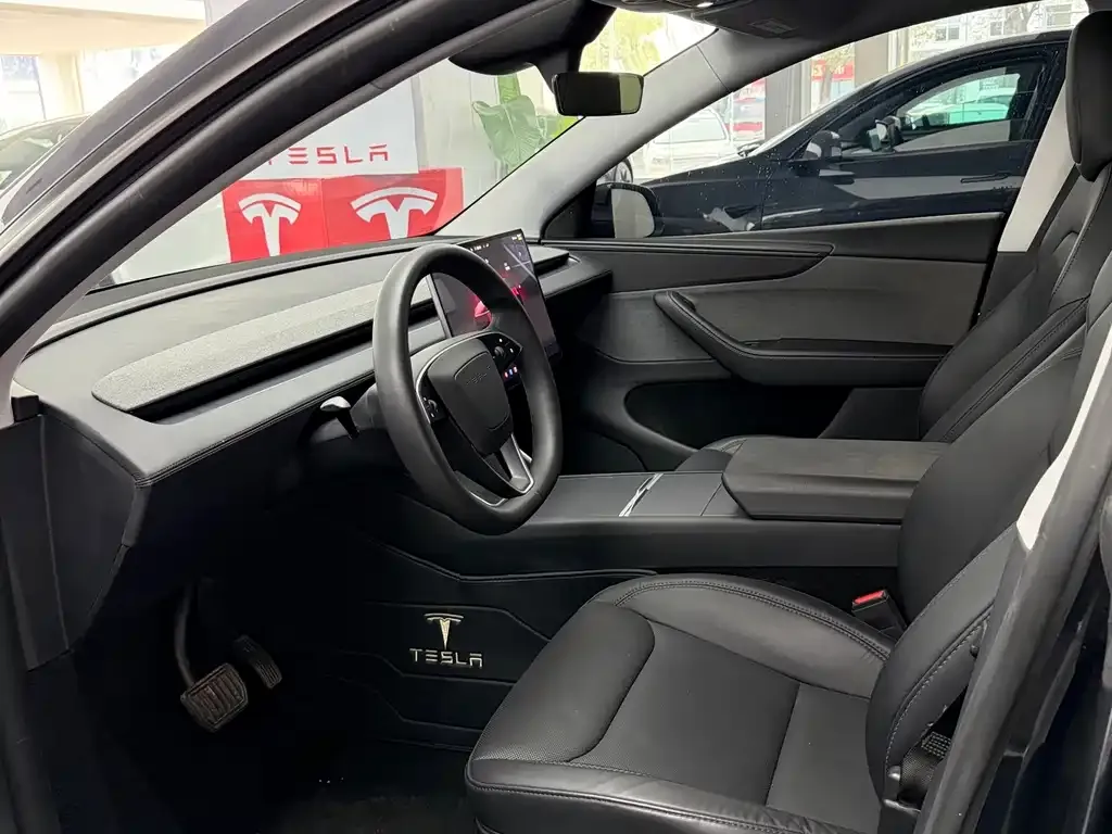 Tesla Model Y — фото 9