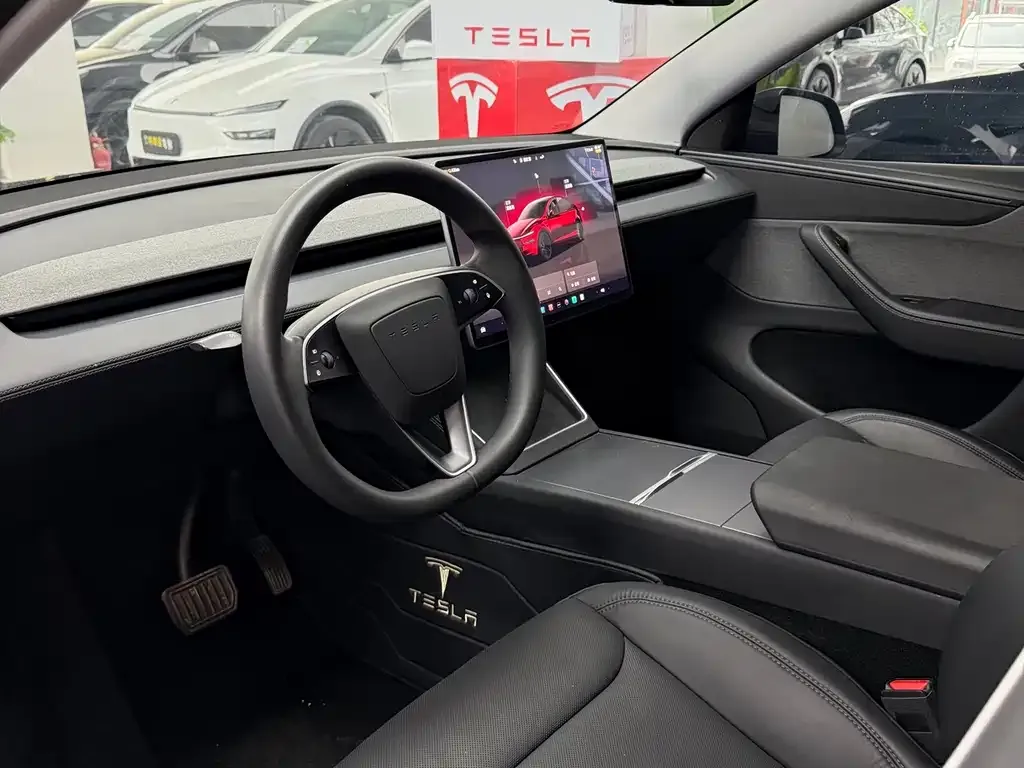 Tesla Model Y — фото 8