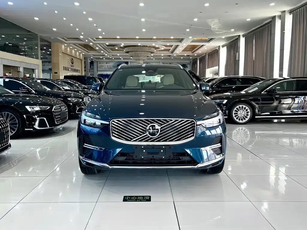 Volvo XC60 — фото 7