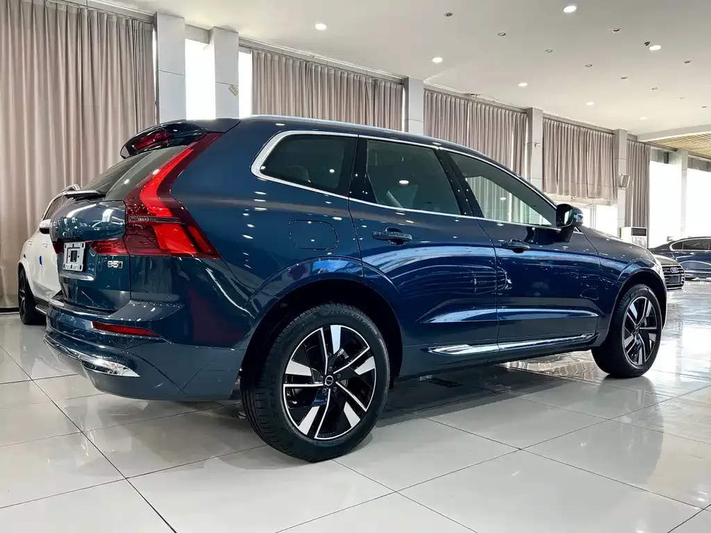 Volvo XC60 — фото 9