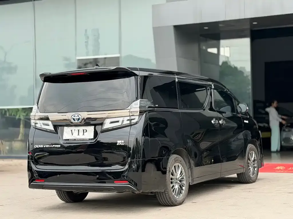 Toyota Vellfire — фото 6