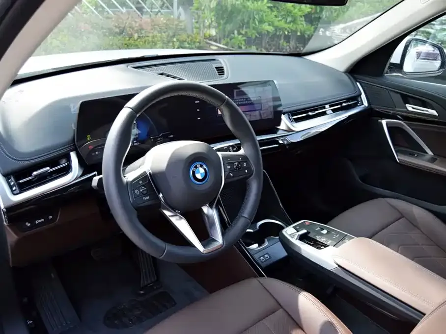 BMW iX1 2025 из CN, фото 3