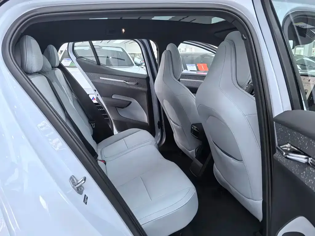 Volvo EX30 2025 из CN, фото 7