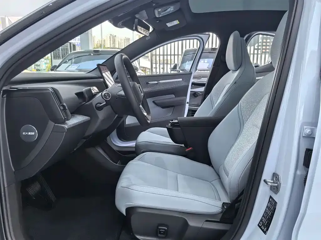 Volvo EX30 2025 из CN, фото 8