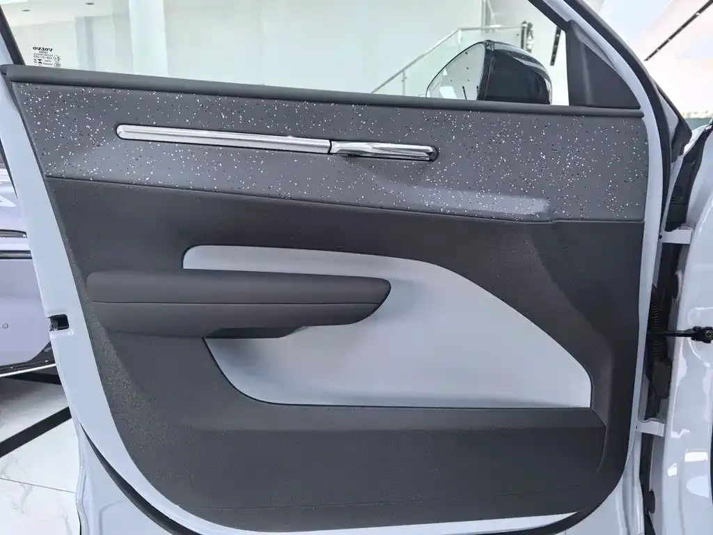 Volvo EX30 2025 из CN, фото 10