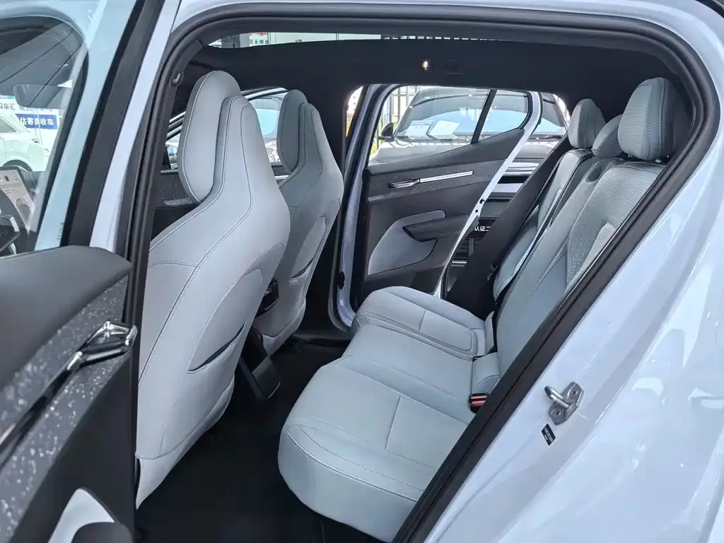 Volvo EX30 2025 из CN, фото 4