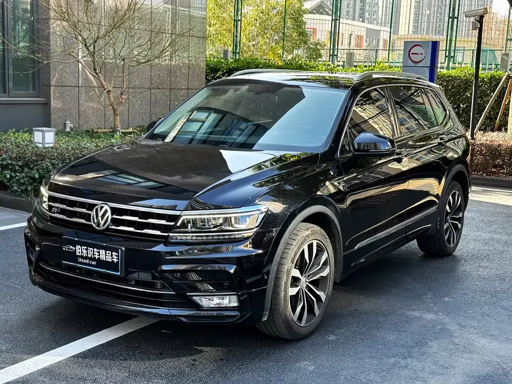 Volkswagen Tiguan L — фото 1