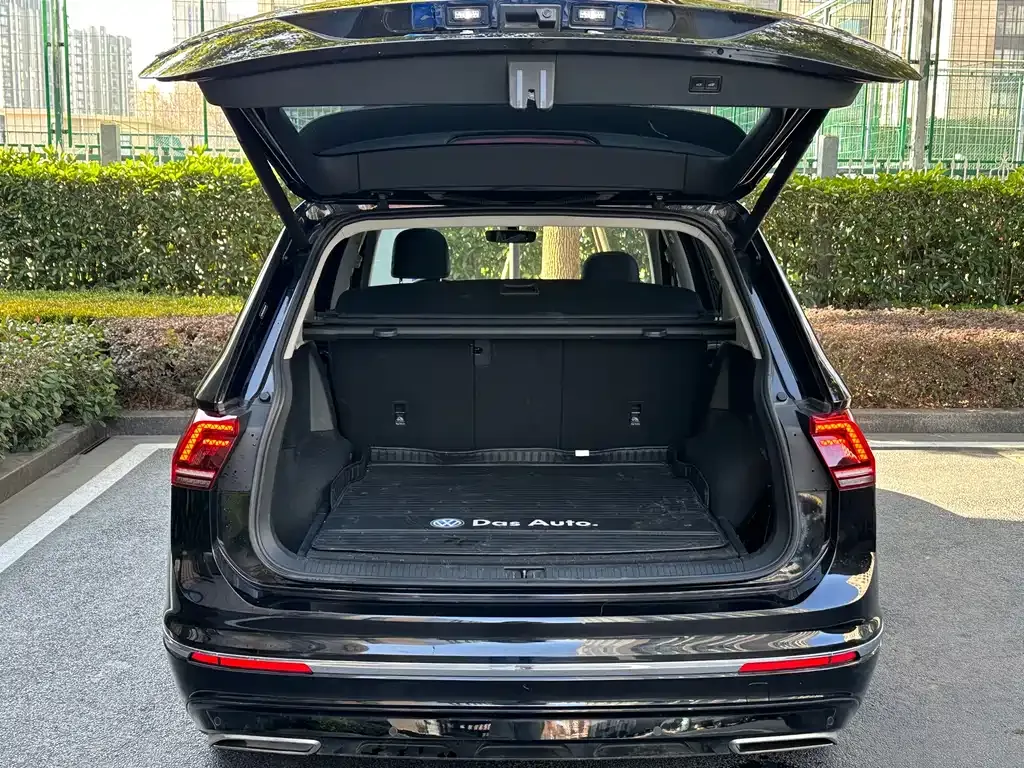 Volkswagen Tiguan L — фото 6