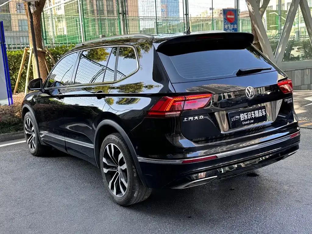 Volkswagen Tiguan L — фото 10