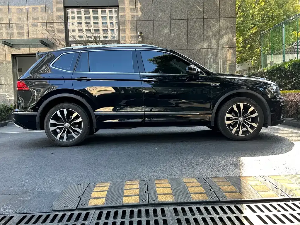 Volkswagen Tiguan L — фото 9