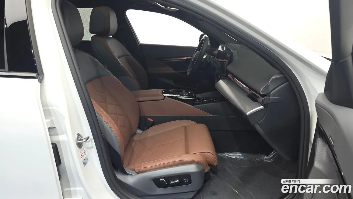 BMW 5-Series 2024 из KR, фото 5
