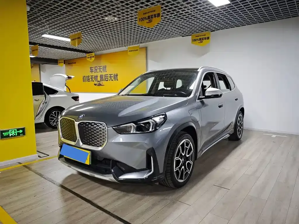 BMW iX1