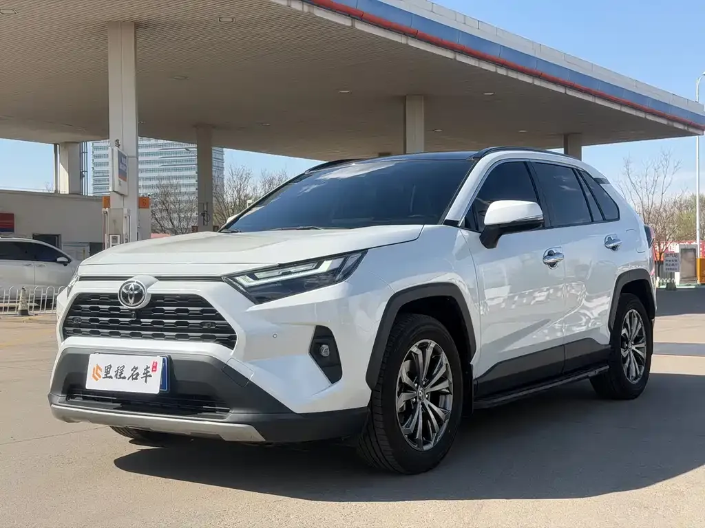 Toyota RAV4 — фото 1