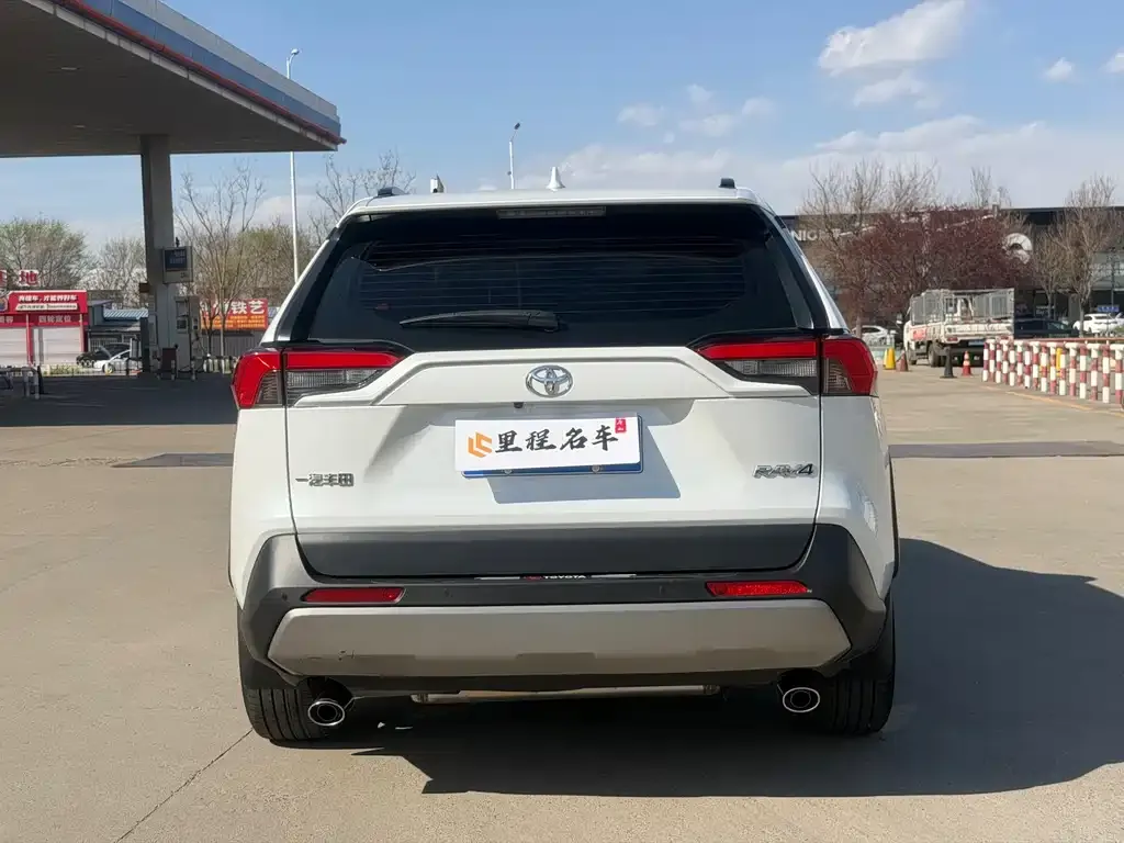 Toyota RAV4 — фото 4