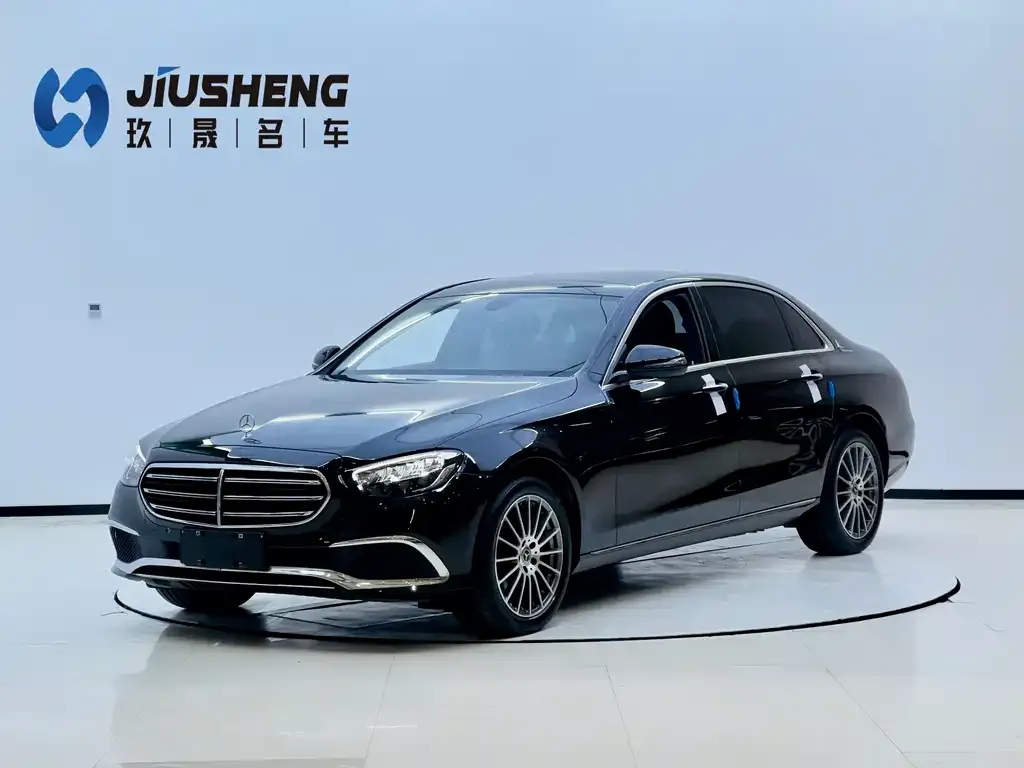 Mercedes-Benz E-Class — фото 1