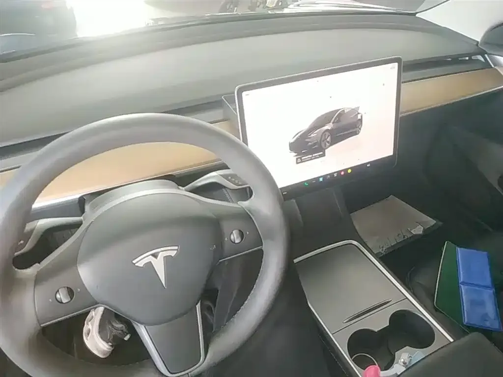 Tesla Model 3 — фото 5