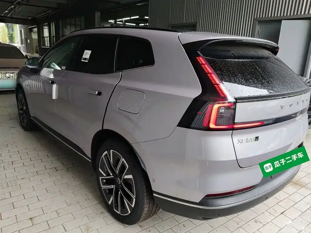 Volvo XC70 Plug-in Hybrid — фото 7
