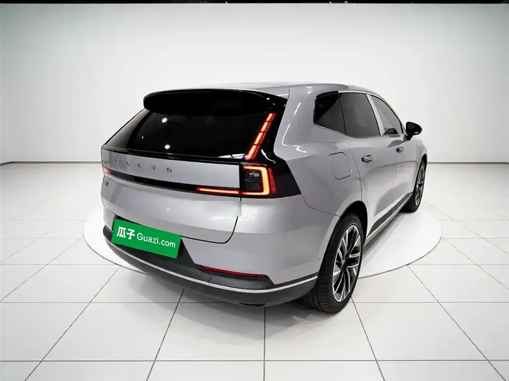 Volvo XC70 Plug-in Hybrid — фото 2