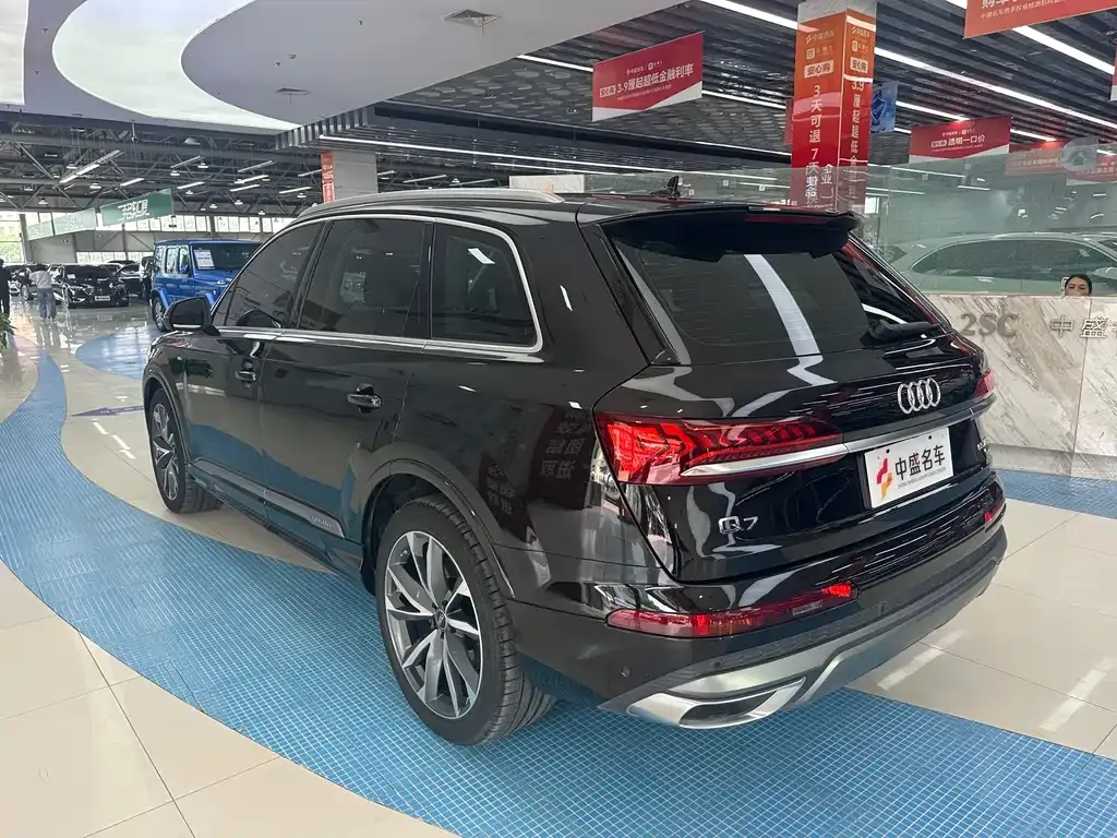 Audi Q7 — фото 9