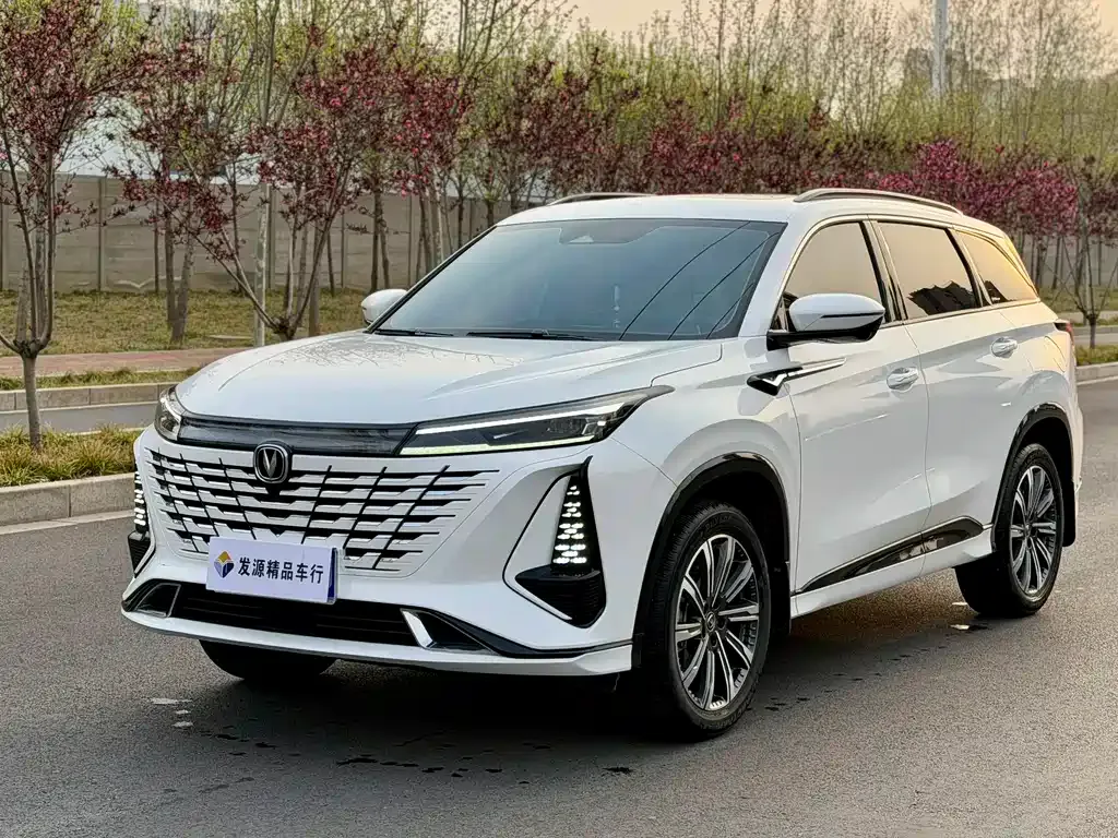 Changan CS75PLUS — фото 1