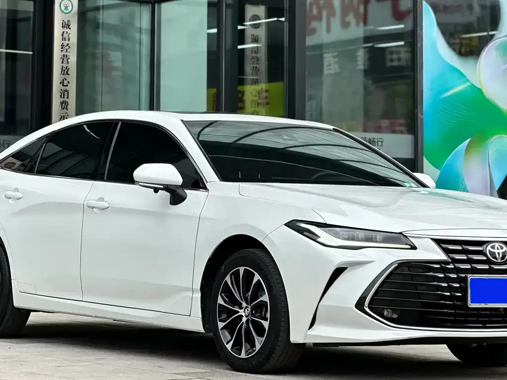 Toyota Avalon — фото 1