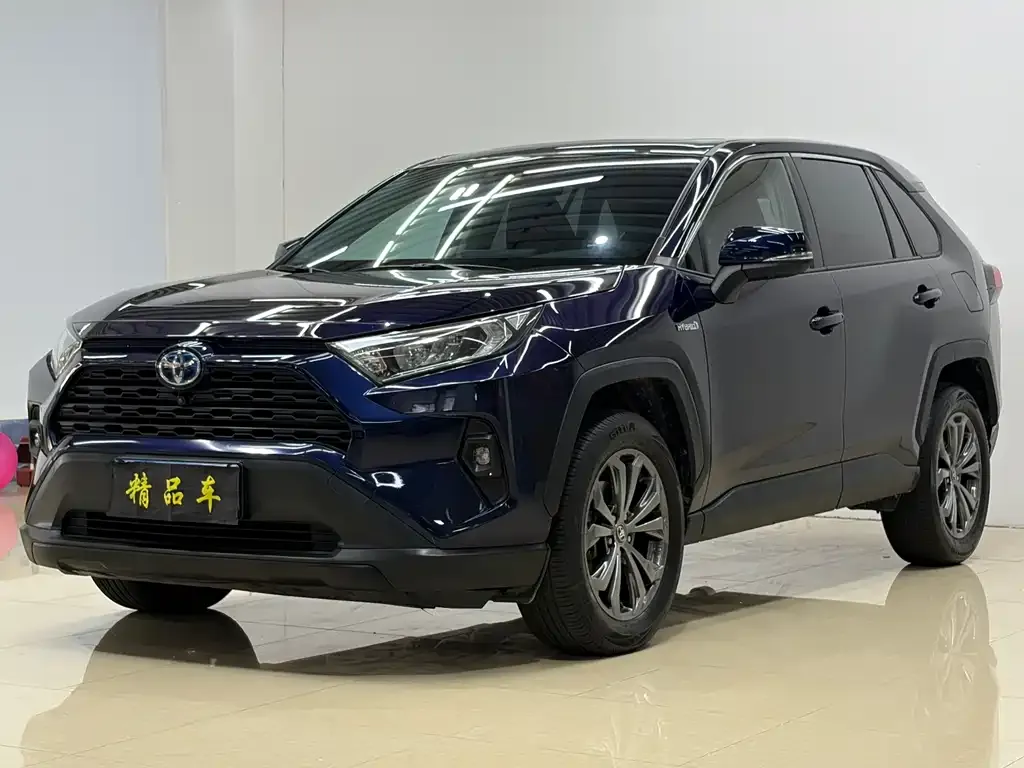 Toyota RAV4 — фото 1