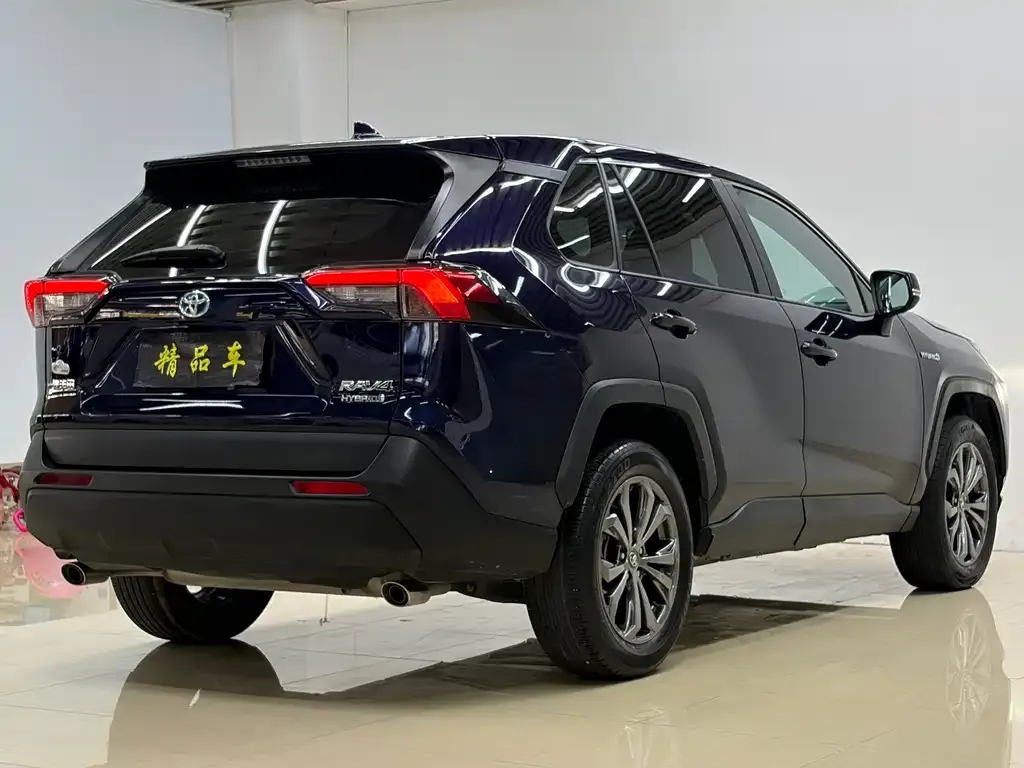 Toyota RAV4 — фото 3