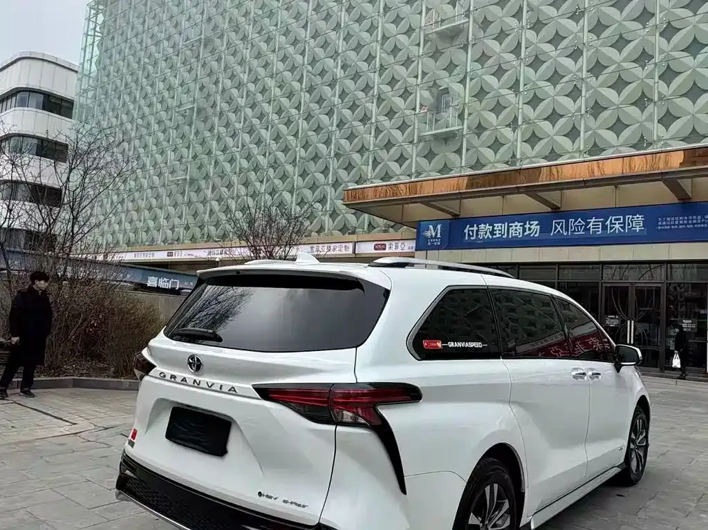 Toyota Granvia — фото 6