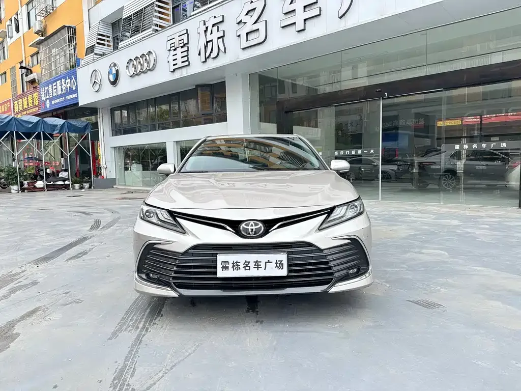 Toyota Camry — фото 5
